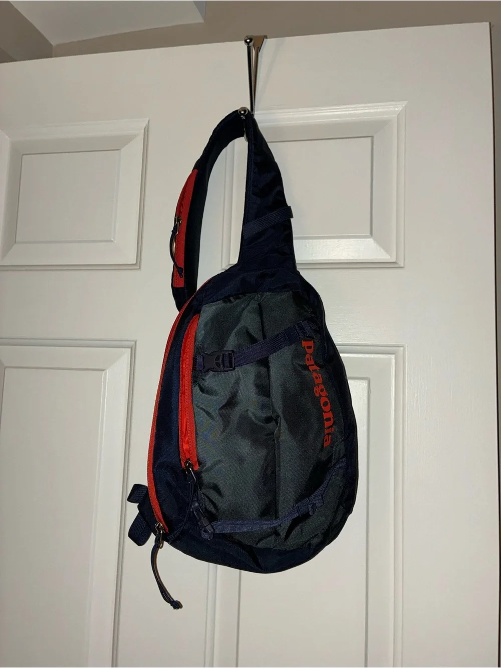 Patagonia Atom Sling 8L crossbody pack in a navy blue
